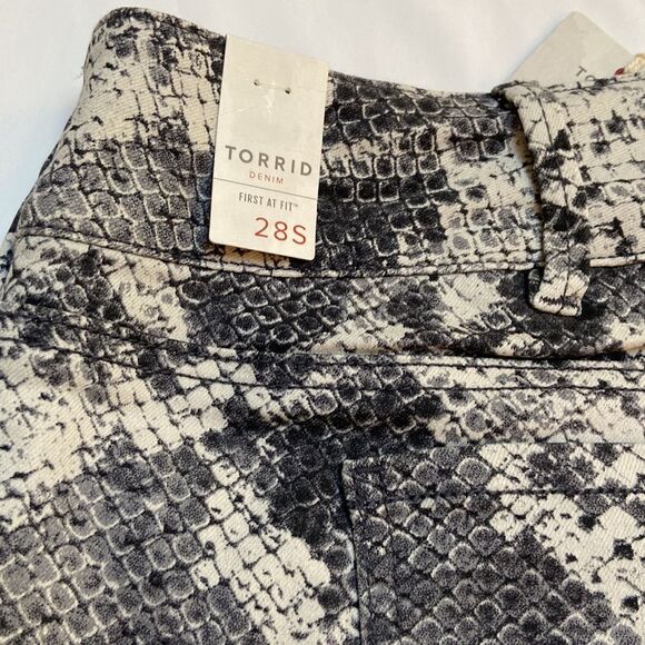 Torrid Snake Print Jegging Sz. 28 Short New - Picture 8 of 13